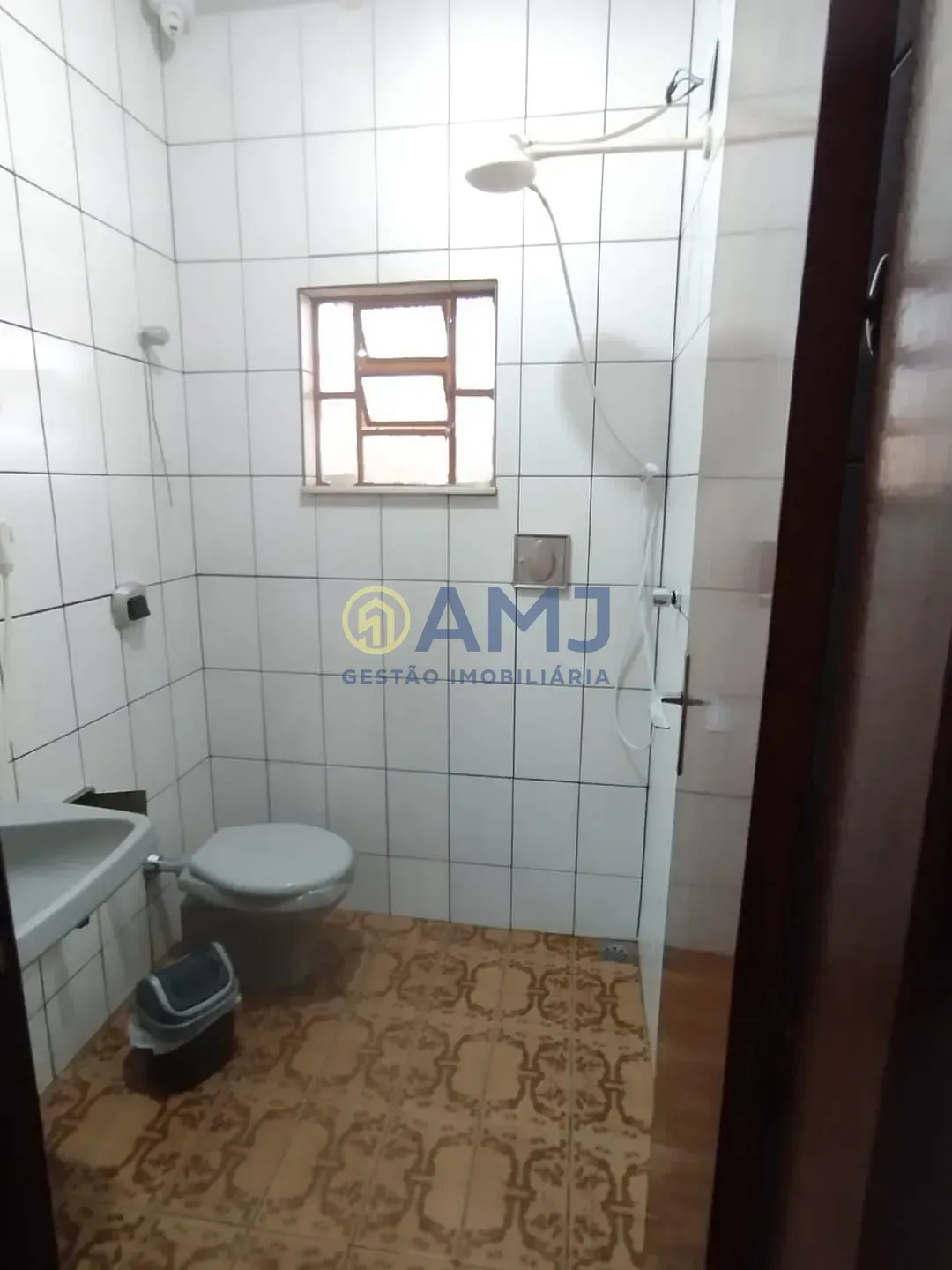 Imagem Excelente oportunidade: duas casas no mesmo lote! Ideal para morar e investir!