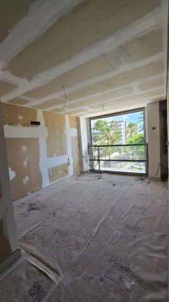 Imagem Flats beira mar com janelão de piso a teto na praia de Intermares-FL0745.