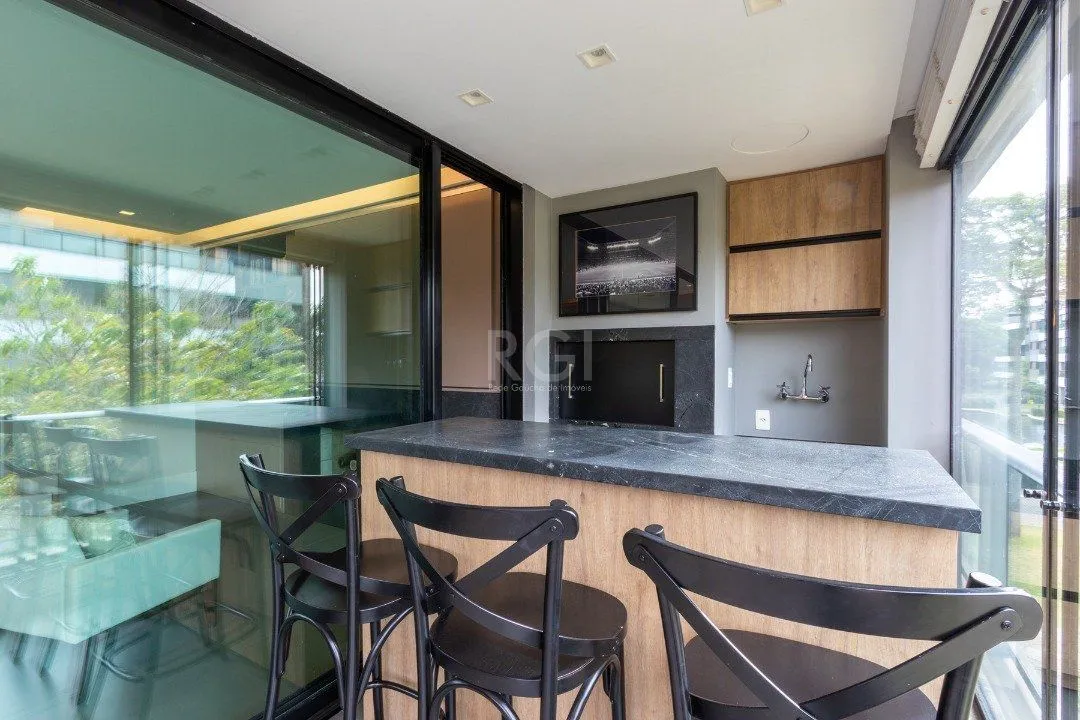 Imagem Apartamento para Venda - 164m², 3 dormitórios, sendo 3 suites, 3 vagas - Pedra Redonda
