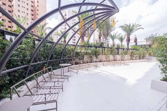Imagem Apartamento à venda na Vila Mariana com 4 quartos sendo 2 suítes, 2 vagas de garagem.