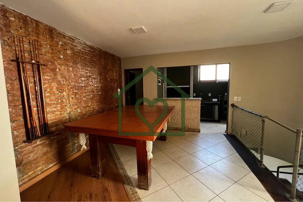 Imagem Descubra a elegância inigualável desta espetacular cobertura desocupada localizada no prestigiado ...
