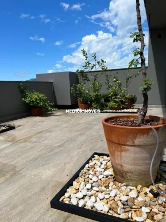 Imagem Casa de Alvenaria nova à venda com 5 suítes e 8 vagas de garagem localizada no centro de Balneário Camboriú