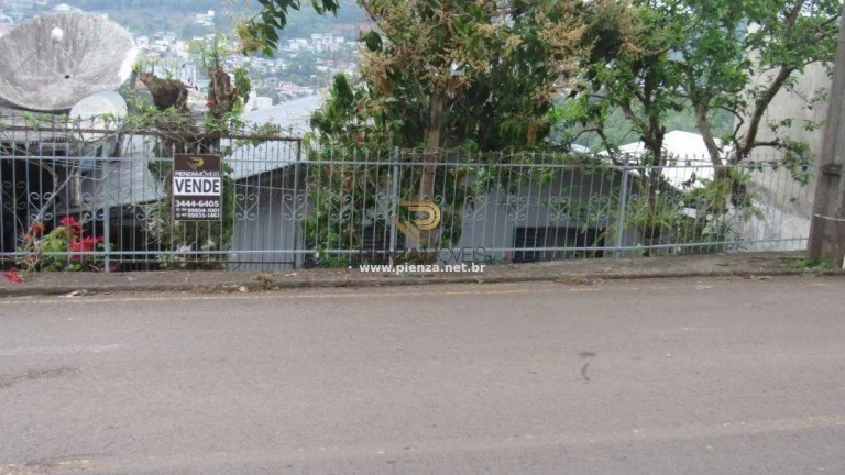 Imagem Casa para Venda em Concórdia, Industriários, 6 dormitórios, 4 banheiros