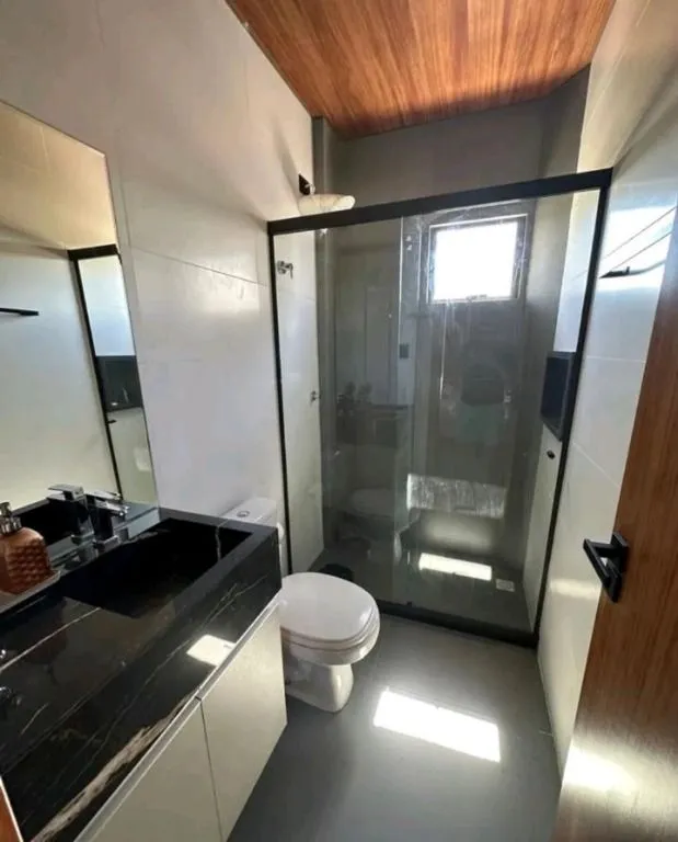 Imagem Mansão mobiliada com 5 suítes no Condomínio Alamoana. Sofisticação, automação, segurança 24h e lazer completo em Cabedelo.