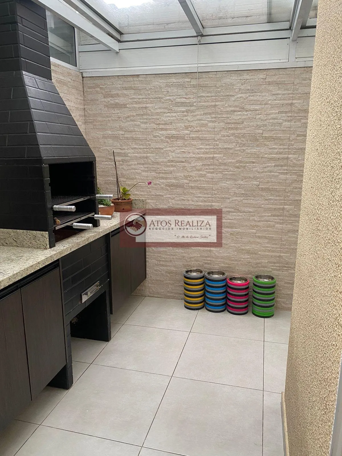 Imagem Venda sobrado em condomínio fechado no campo grande, região da sabará, Imóvel com 2 suites com planejados, Ar Condicionados nos quartos e na sala, cozinha com planejados, Área Gourmet, 2 vagas no subs