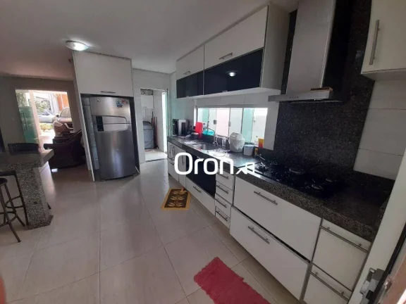 Imagem Casa com 3 dormitórios à venda, 220 m² por R$ 1.450.000,00 - Jardins Lisboa - Goiânia/GO