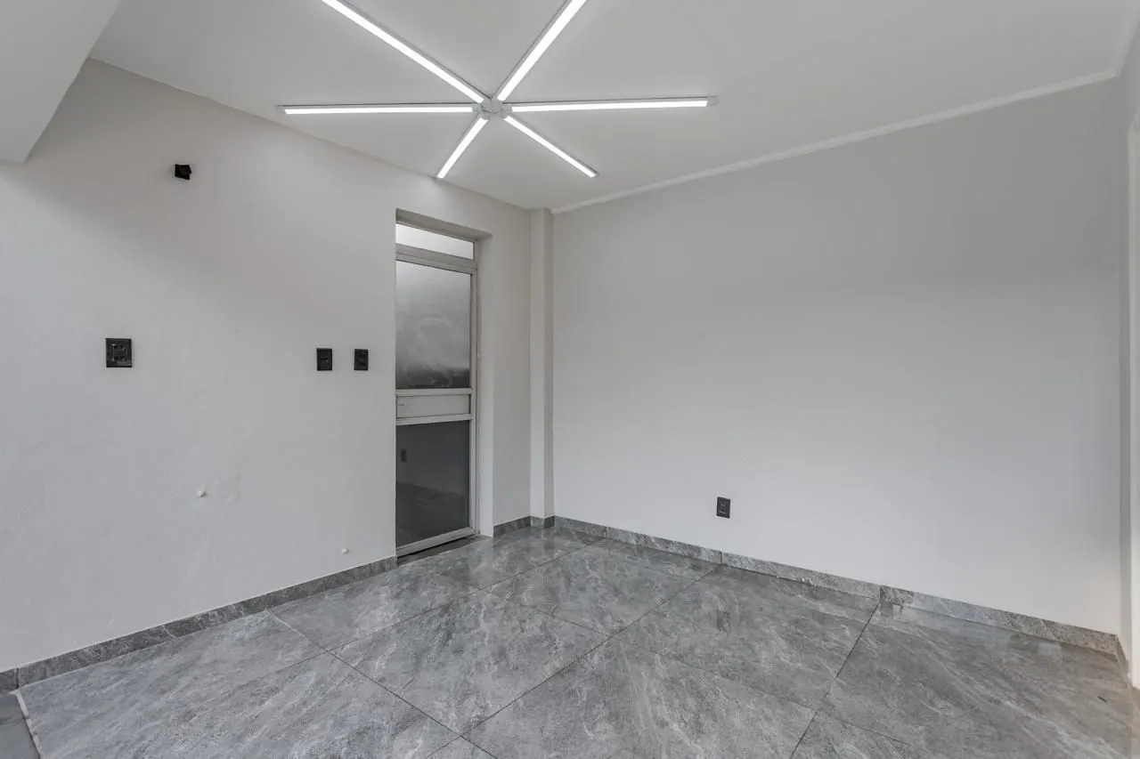 Imagem Casa de 3 dormitórios á venda no Jardim Lindóia em Porto Alegre
