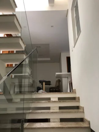 Imagem Sobrado 3 Dormitorios sendo 3 Suítes 4 Vagas Estuda Permuta Menor Valor
