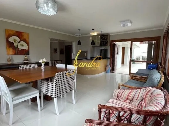 Imagem Casa no Centro de Xangri-la com 03 dormitórios com piscina