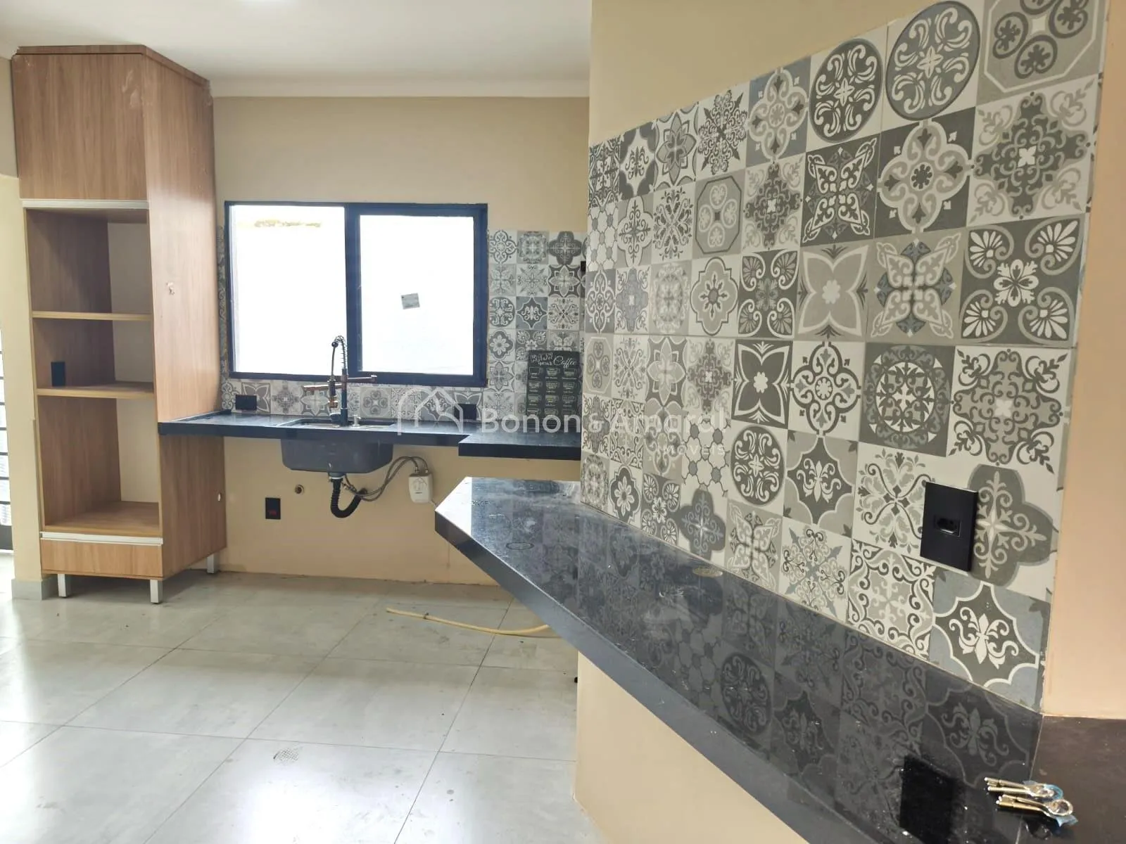Imagem Casa Ampla com Duas Moradias Independentes, 4 Quartos, 6 Vagas e Quintal Espaçoso