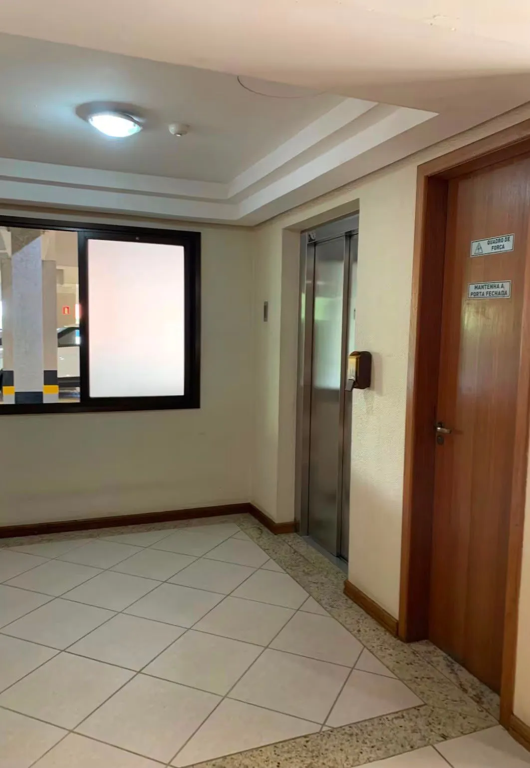 Imagem Apartamento semimobiliado no Moinhos de Vento