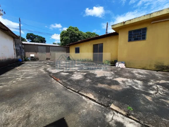 Imagem Casa para Venda em Corinto, Centro, 2 dormitórios, 3 banheiros, 4 vagas