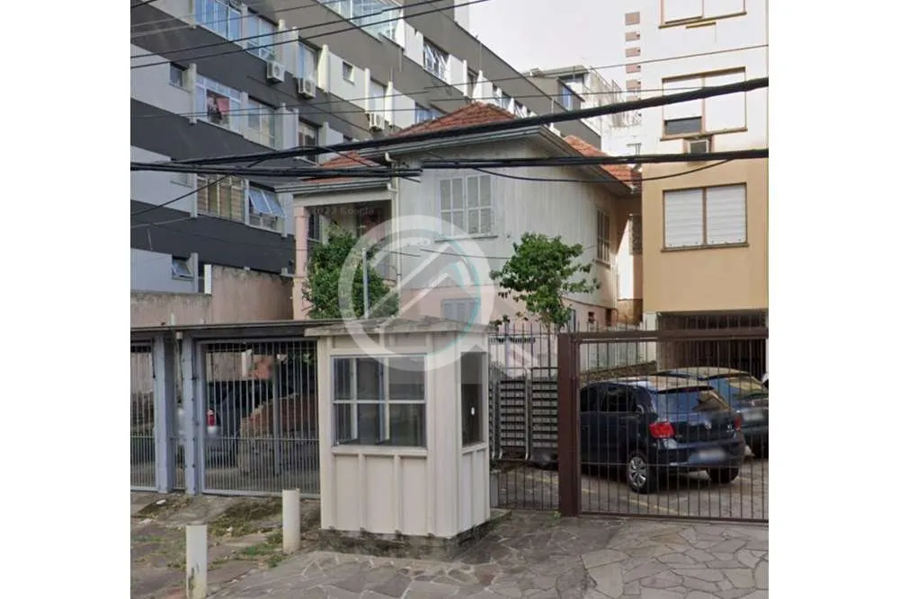Imagem Terreno com ótima localização na Av. Lucas de Oliveira, 2630 Medindo 561,44m² No Bairro Petrópo...