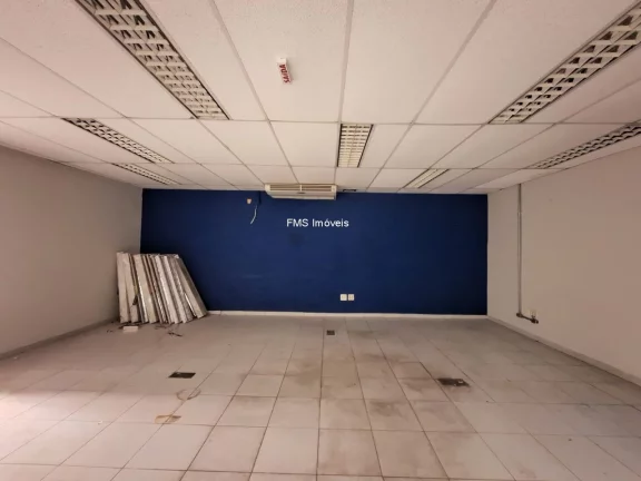 Imagem Prédio Comercial Inteiro para Locação em São Paulo-SP, Campo Belo: 486m², 3 Banheiros, 2 Vagas de Garagem!