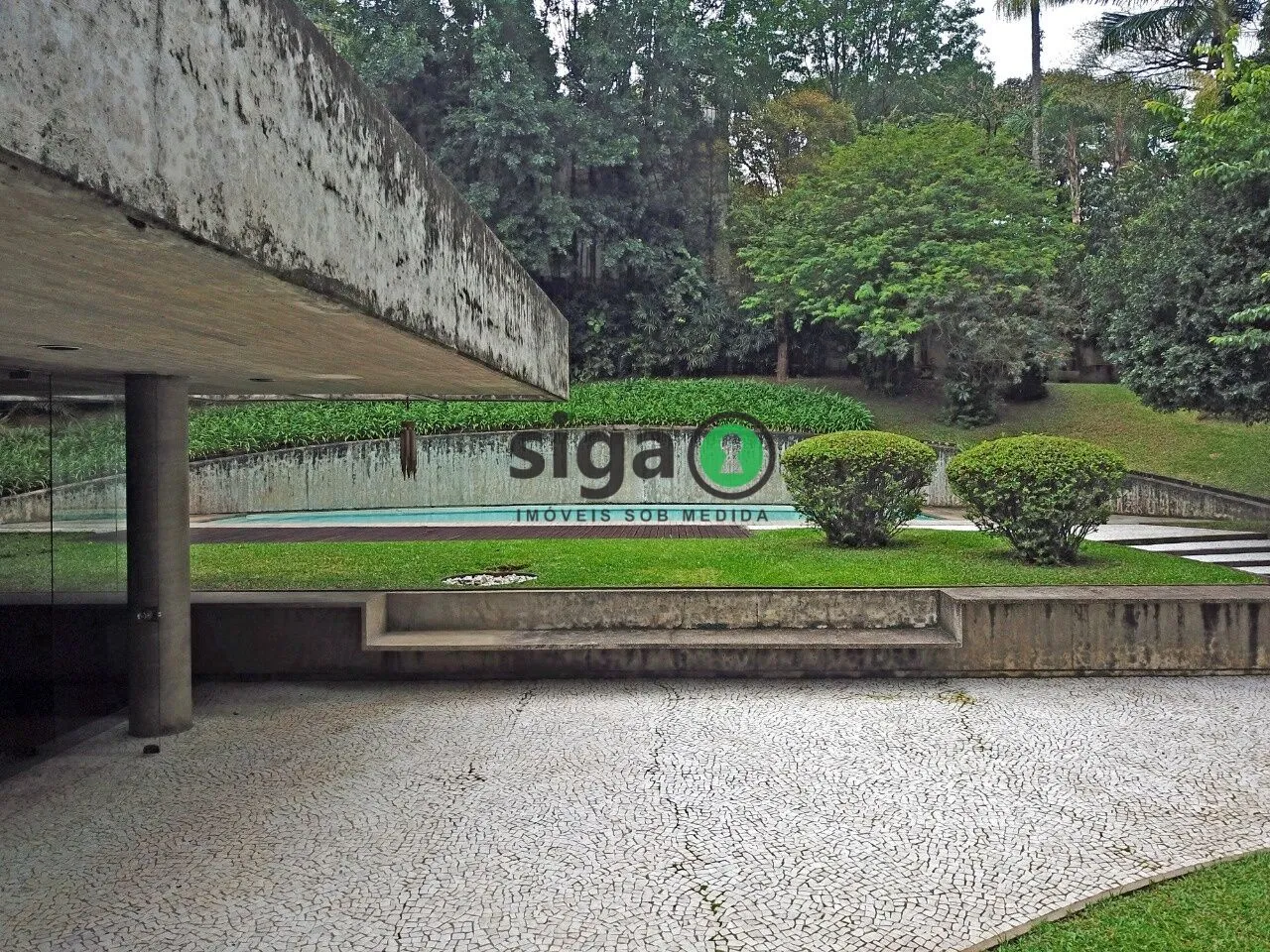 Imagem UMA CASA ICÔNICA NA CIDADE JARDIM | 976 m² | ARQUITETURA ATEMPORAL EM MEIO AO VERDE
