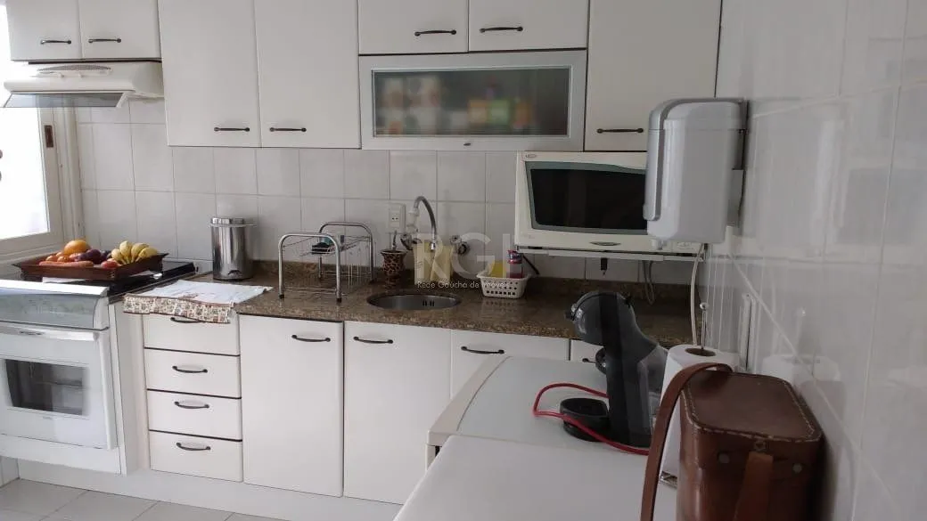 Imagem casa em condomínio fechado, às margens do rio guaíba,