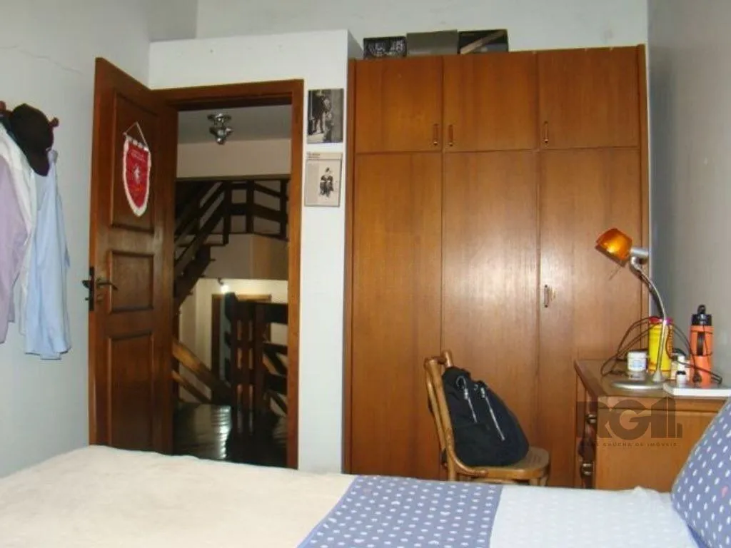 Imagem Casa de 370m² - 4 dormitórios, 2 suítes e 4 vagas de garagem no bairro Espírito Santo