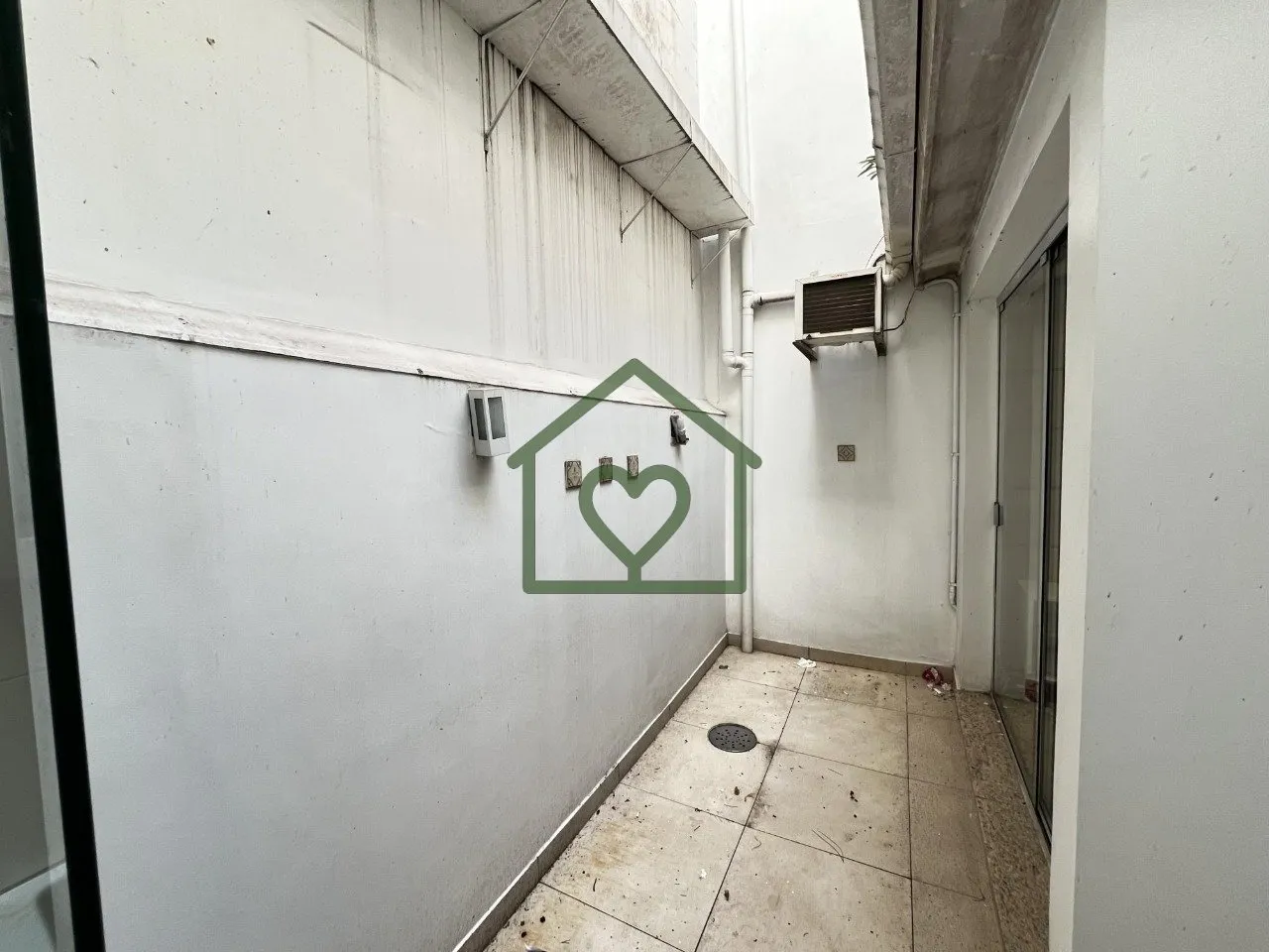 Imagem Apartamento à venda na Rua Silva Só, com 2 dormitórios, 2 banheiros (social e auxiliar), sala de ...