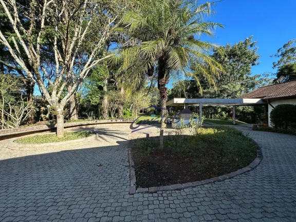 Imagem Casa Térrea com Gourmet, Hóspede, Cocheira, Ateliê e Caseiro.
