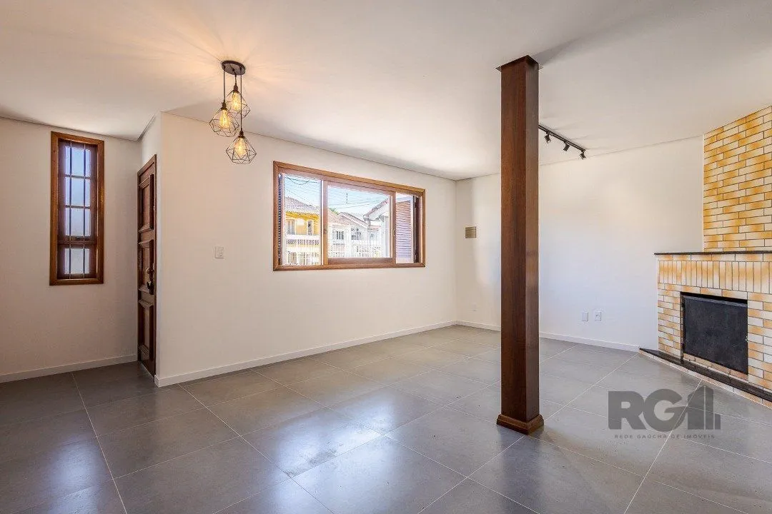 Imagem Casa 103m² - 3 dormitórios, 1 suíte, piscina, 2 vagas no bairro Hípica