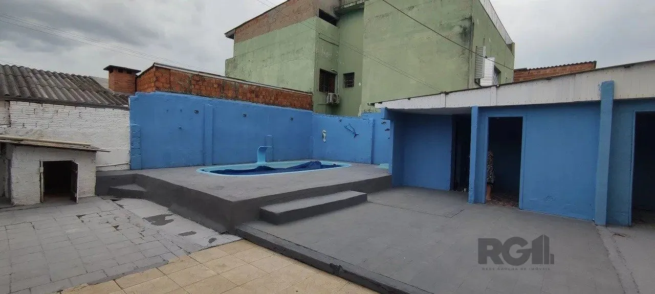 Imagem Casa com 2 quartos, vagas de garagem, piscina, bairro Sarandi, Porto Alegre/RS