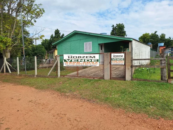Localizado próximo a RS040, Casa com 63m², Garagem, Águas Claras, Viamão