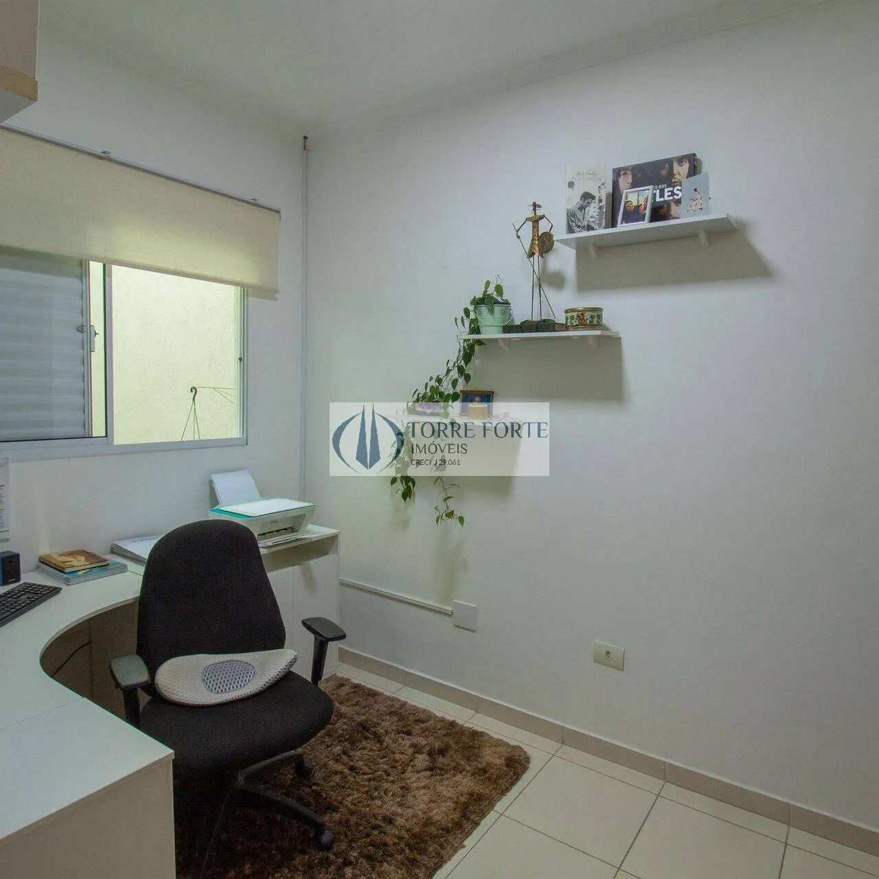 Imagem Linda casa com 3 suítes , churrasqueira, varanda , 2 vagas