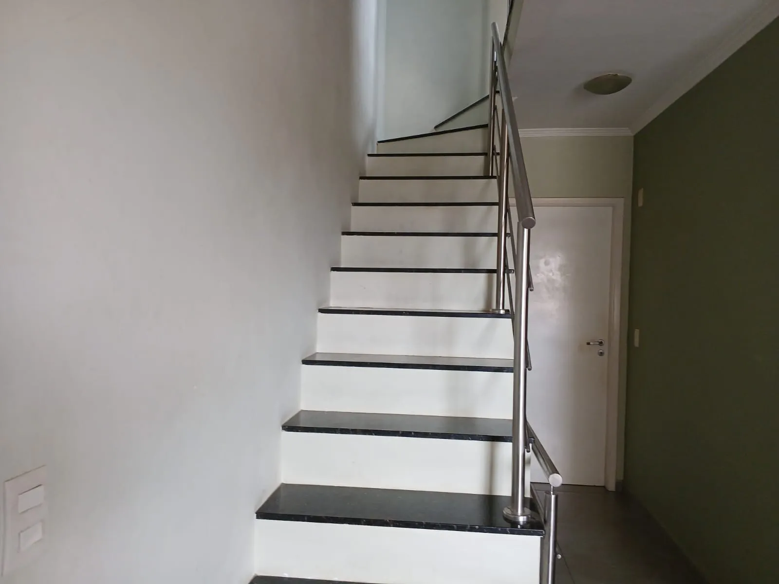 Imagem VENDO LINDO CASA EM CONDOMINIO FECHADO NO BAIRRO CAMPO GRANDE! (ZONA SUL)