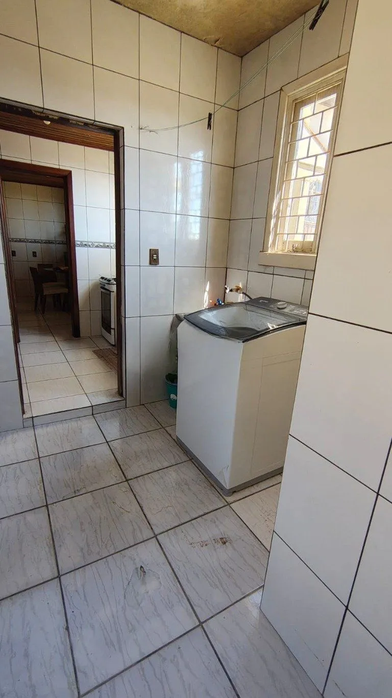 Imagem Casa de 3 dormitórios no bairro à venda em Vila Nova, Porto Alegre