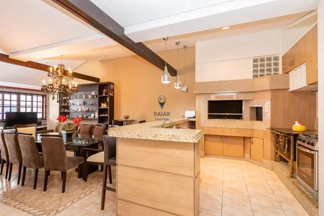 Imagem Casa de Alto Padrão "Mobiliada"

Com quatro quartos, duas suítes com hidro, espaço gourmet, acade...