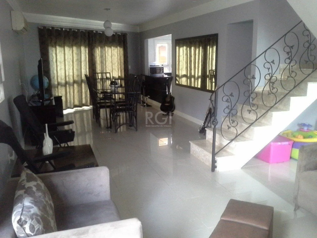 Imagem Casa para Venda - 272m², 3 dormitórios, sendo 1 suítes, 2 vagas - Hípica