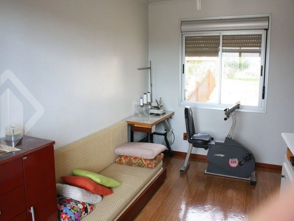 Imagem Casa para Venda - 246.24m², 5 dormitórios, sendo 1 suites, 4 vagas - Rubem Berta