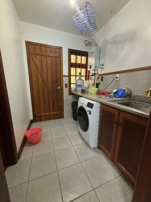Imagem Residência de Luxo em Condomínio Fechado com 4 Dormitórios, 3 Suítes e Área de Lazer Privativa - São Lucas, Viamão/RS
