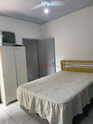 Imagem Casa em Ubatuba com 80 metros quadrados com 2 dormitórios, sala, cozinha, 2 banheiros, com vagas para 4 carros próximo a praia de Maranduba