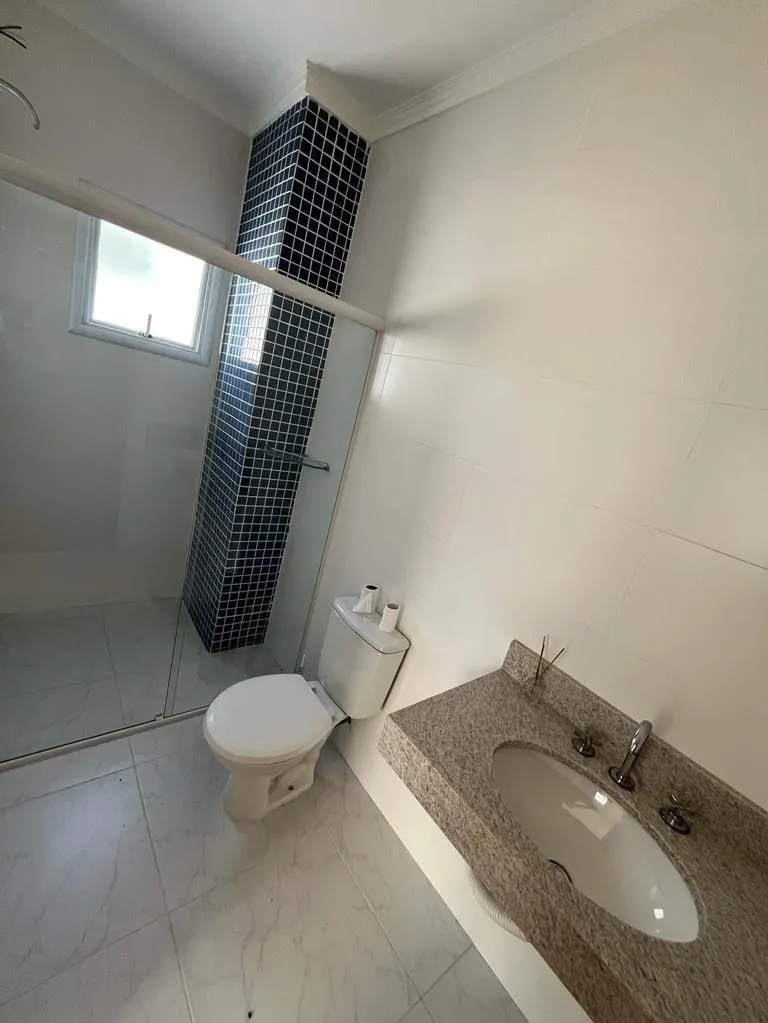 Imagem Residência Exclusiva no Condomínio Horto Florestal 1 com Design Moderno e Aconchegante
