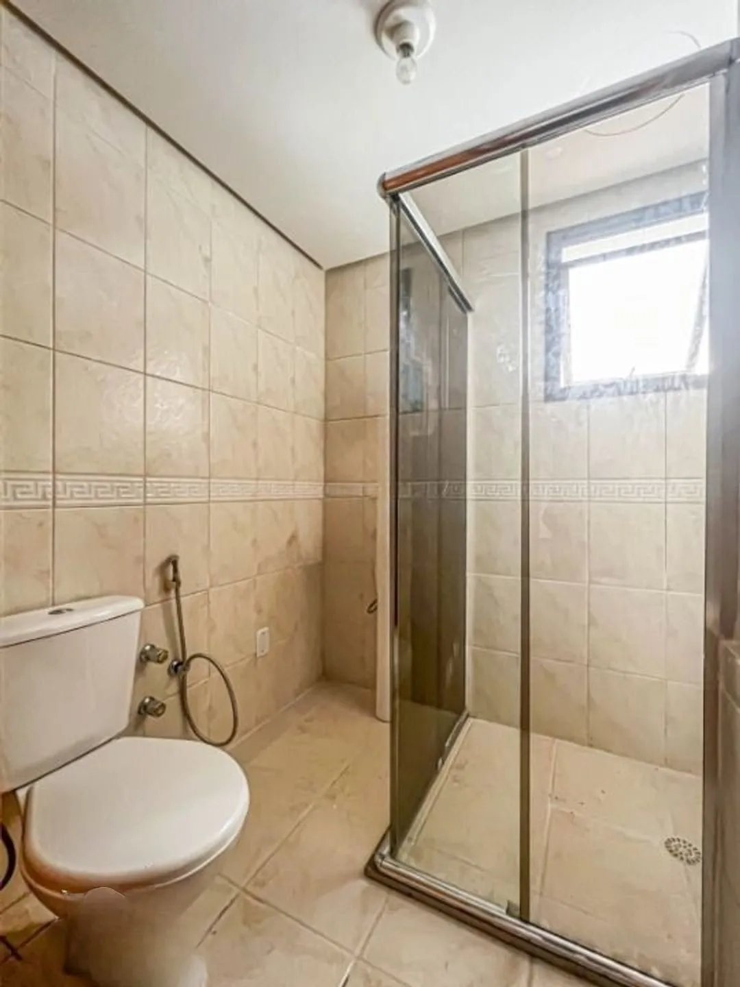 Imagem Apartamento de 3 quartos, suíte e 1 vaga de garagem no bairro Menino Deus em POA