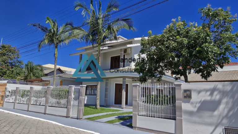Foto do imóvel Belíssima casa no bairro Ingleses