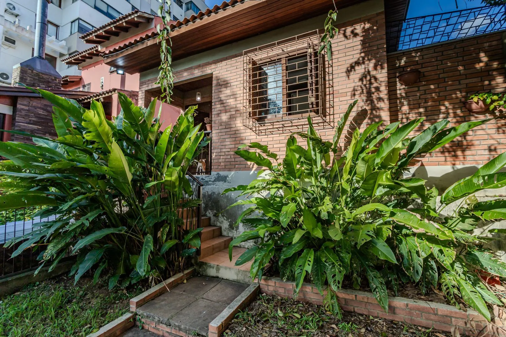 Imagem Casa no Jardim Botânico de 2 dormitórios 1 vaga e amplo terreno