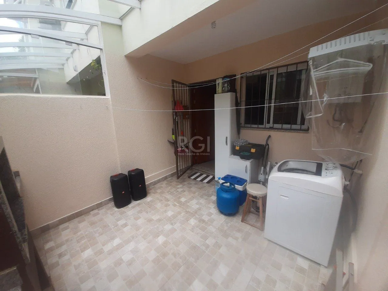 Imagem Casa com 2 quartos, 2 suítes, varanda, vaga, no bairro Aberta dos Morros, Poa/RS