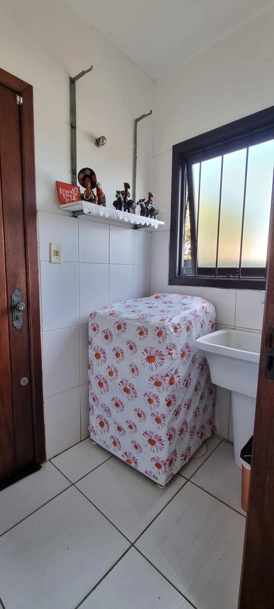 Imagem Casa 3d com elevador 3WC, 2V Espirito Santo Porto Alegre zona sul