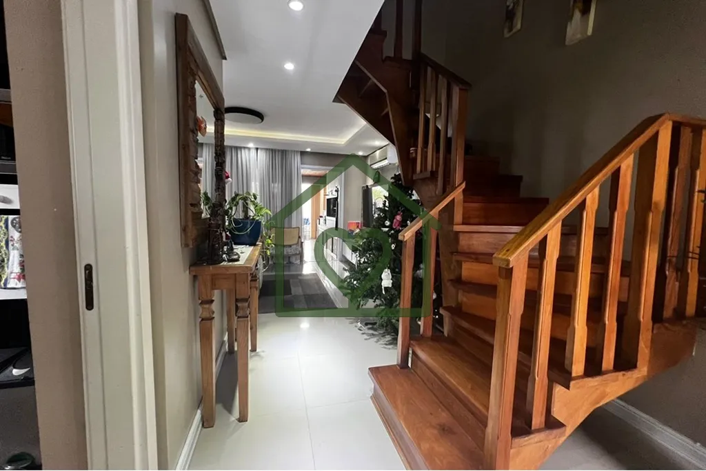 Imagem Bem-vindo a esta incrível casa à venda, localizada no charmoso bairro Lomba do Pinheiro, em Porto ...