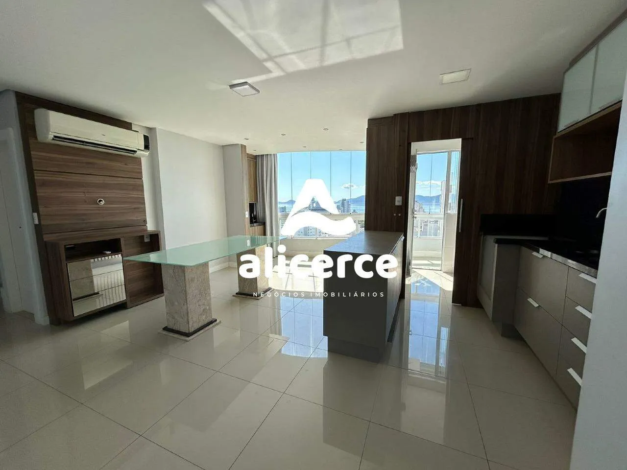 Imagem Apartamento Duplex à venda com 129m² l 3 quartos l 3 suítes l Vista Mar l Estreito - Florianópolis/SC