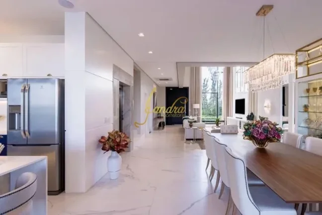 Imagem Sobrado finamente mobiliado e decorado com 472m2 de área construída e piscina