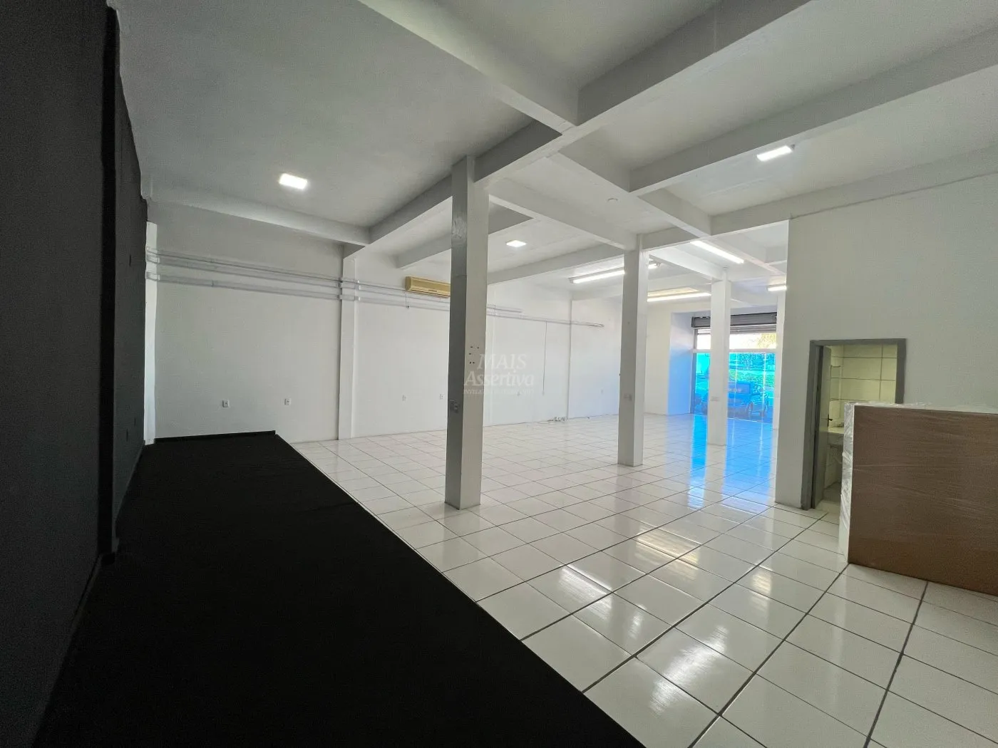 Imagem Excelente Sala Comercial para Locação na Rua Ícaro - Canudos, Novo Hamburgo/RS