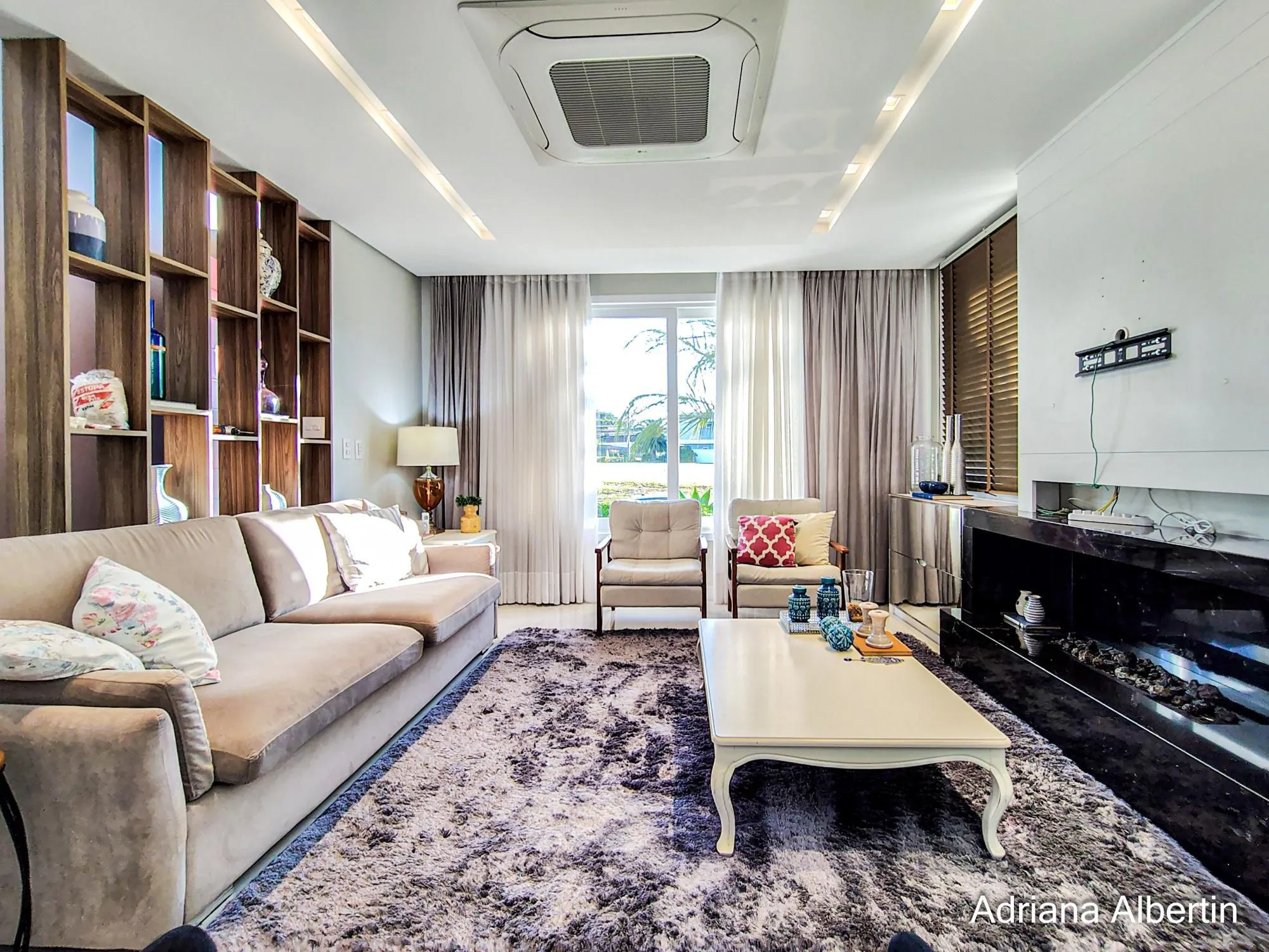 Imagem ALPHAVILLE PORTO ALEGRE | CASA COM FUNDOS PARA APP E ÁREA EXTERNA COMPLETA
