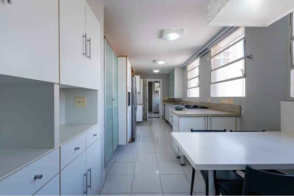 Imagem Apartamento à venda em São Paulo, Cerqueira César, com 3 quartos, 241m2