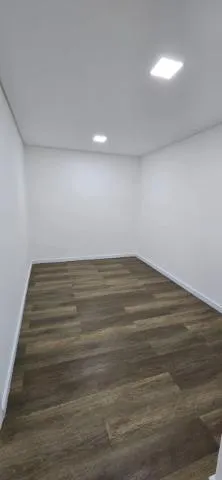 Imagem VENDA DE SOBRADO NOVO NO CONDOMÍNIO REAL PARK, EM ARUJÁ/SP, 300m² com 04 suítes, suíte máster com hidro, garagem com 04 vagas e piscina. CONSULTE-NOS.