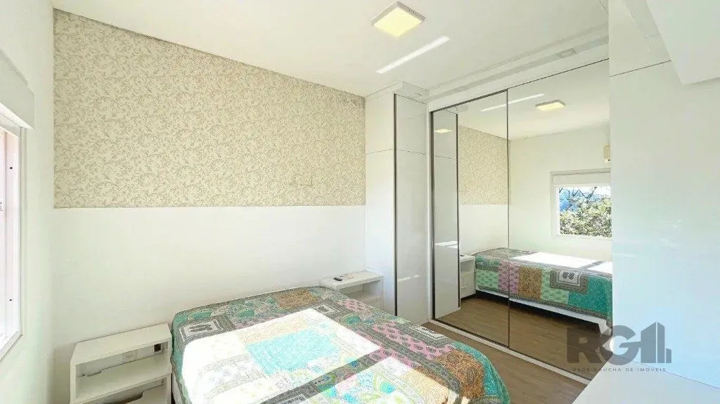 Imagem Casa de 3 dormitórios no bairro Cavalhada