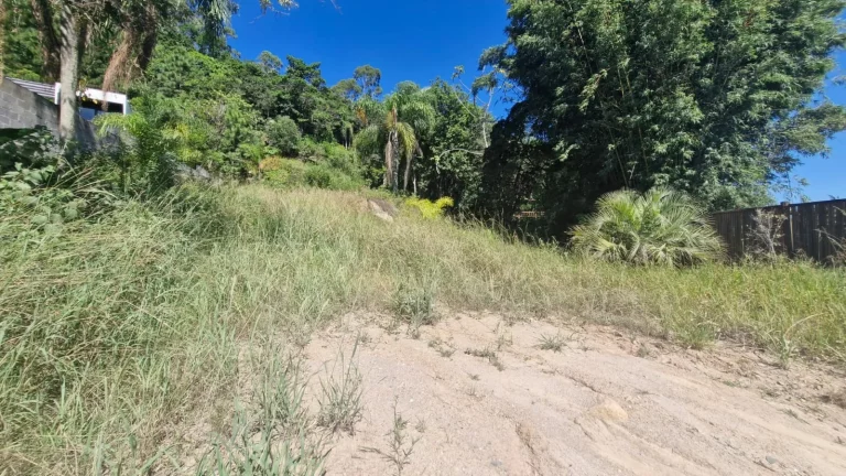 Imagem Terreno Único com Vista Deslumbrante para a Lagoa e Montanhas!