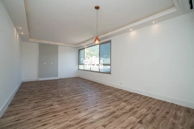 Imagem Imperdível! Apartamento à venda na Barra da Tijúca, Rio de Janeiro-RJ: 4 quartos, 1 suíte, 4 banheiros, 1 vaga, 130m².